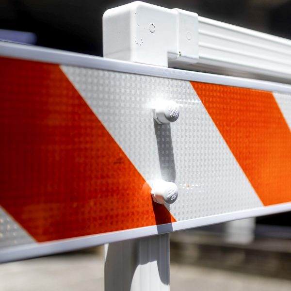 BARRICADA PLÁSTICA DESARMABLE TEMPORAL DE OBRA.